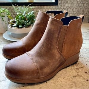 Sorel Evie Pull-on Suede Booties